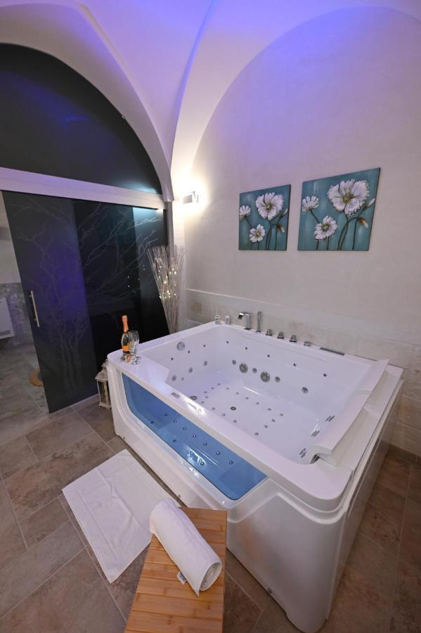 Suite Laurel Spa Con Idromassaggio Fasano Exterior foto